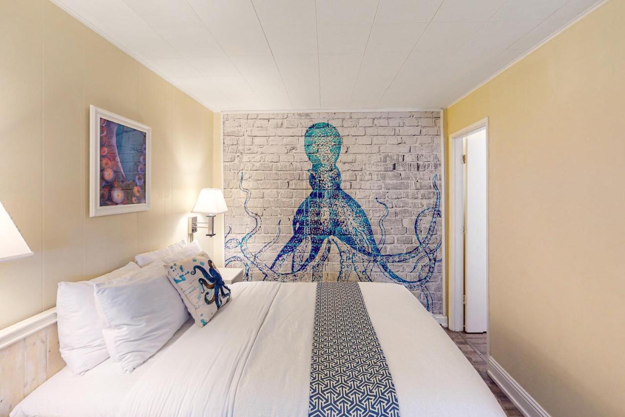 Lamplighter Inn - Tropical Fish Cove And Octopus Encounter 班登 外观 照片
