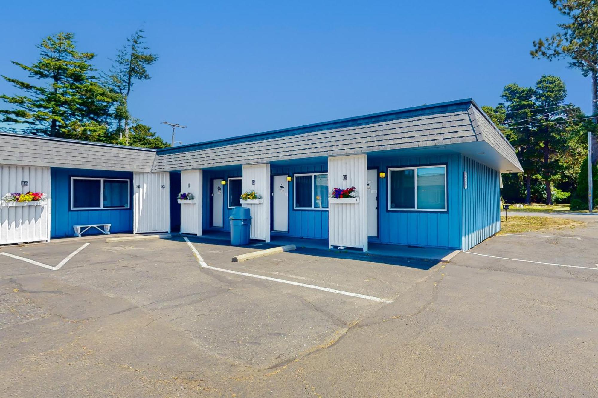 Lamplighter Inn - Tropical Fish Cove And Octopus Encounter 班登 外观 照片
